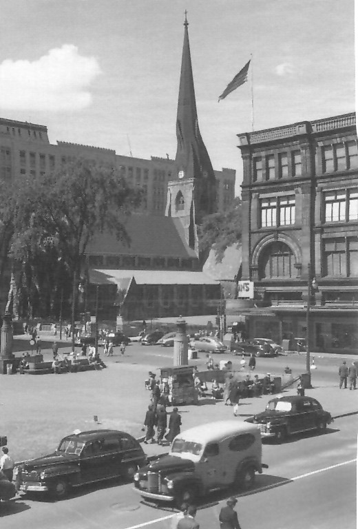 Le carré Philipps au coeur de Montréal au milieu du siècle