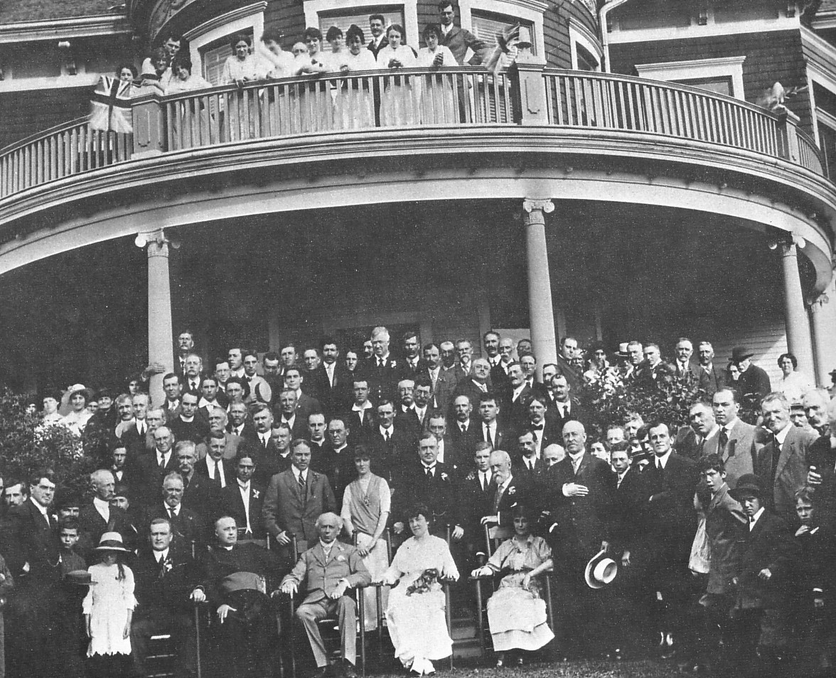 L'ex-premier ministre Wilfrid Laurier lors d'une réunion tenue à Bromptonville