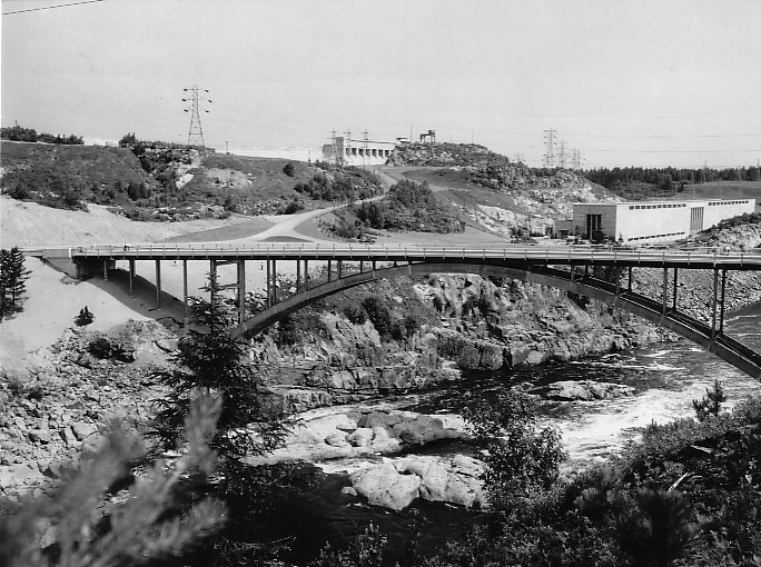 Pont qui relie Arvida et Shipshaw dans la région de Chicoutimi