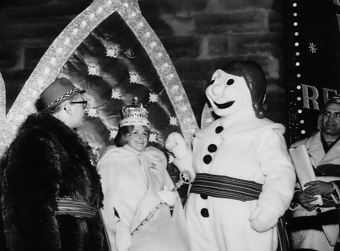 La reine, Louise 1re, et le Bonhomme Carnaval au palais de glace