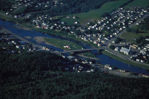 Vue aérienne de la municipalité de Beauceville dans la région de Chaudière-Appalaches, 2001