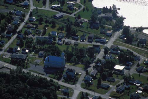 Vue aérienne de la municipalité de Beaulac et de Garthby dans la région de Chaudière-Appalaches, 2001