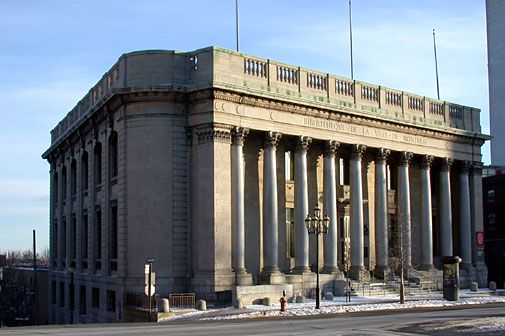 La façade monumentale de la bibliothèque centrale de Montréal