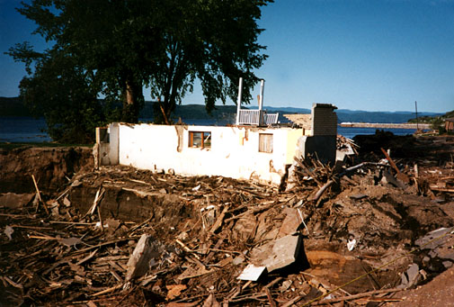 Une maison après le déluge du Saguenay