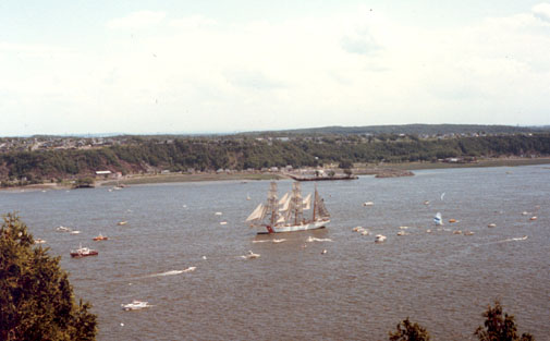 Grand voilier américain durant la parade des grands voiliers à Québec 84