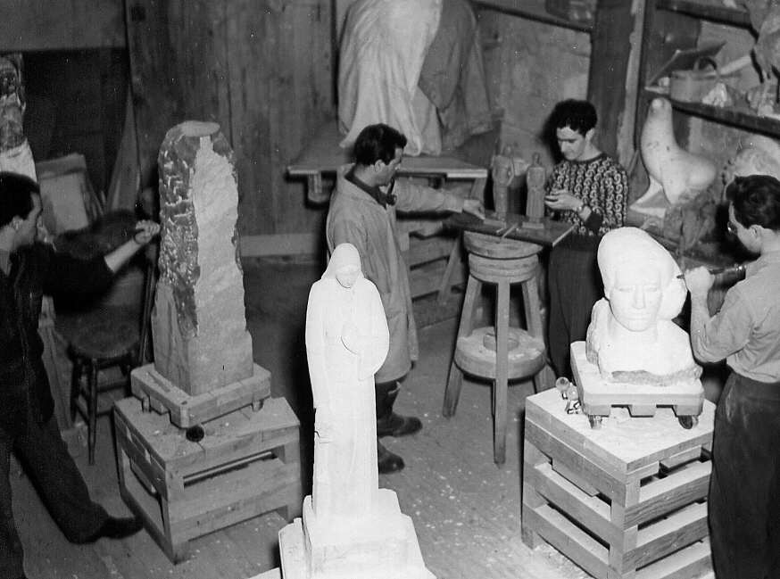 Reportage photographique dans un atelier de sculpture de Montréal en 1947