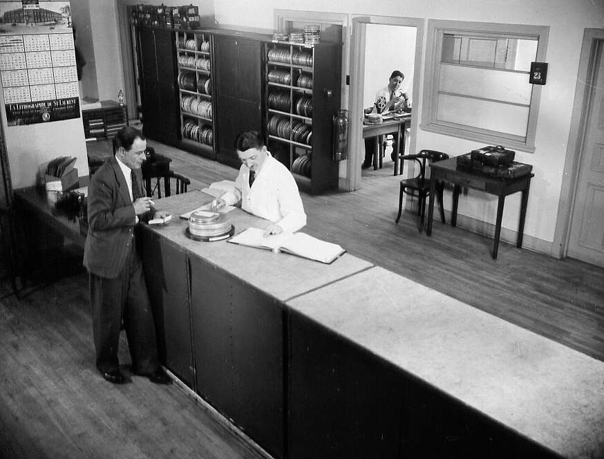 Le bureau de Montréal de Ciné-photo en 1947
