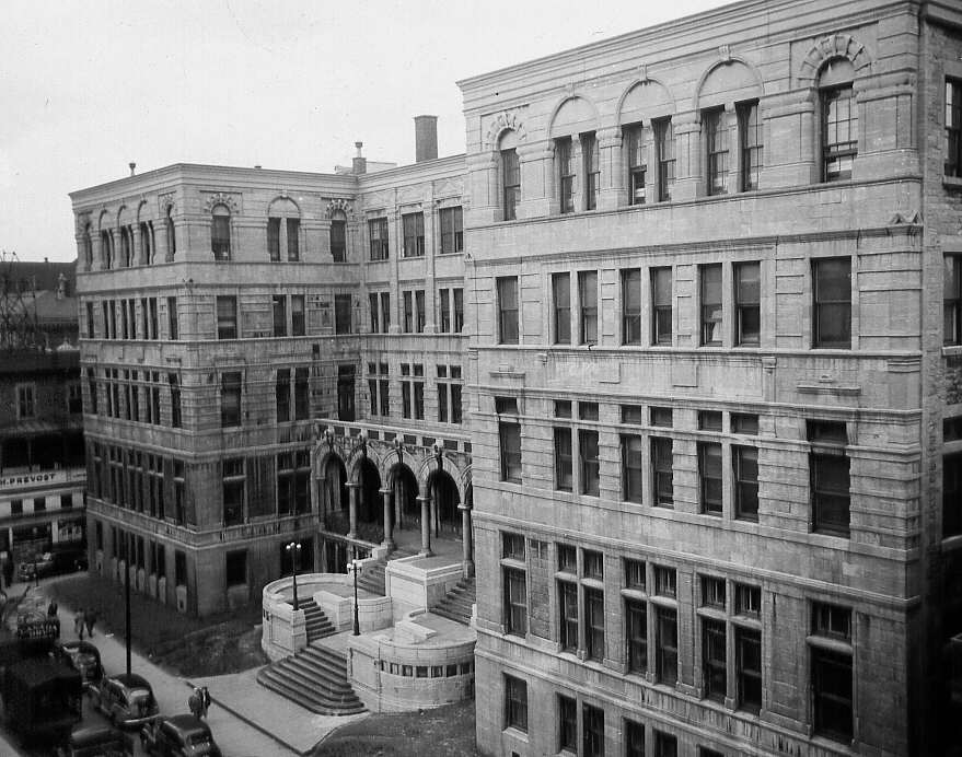 Façade de l'École centale des Arts et Métiers de Montréal en 1947