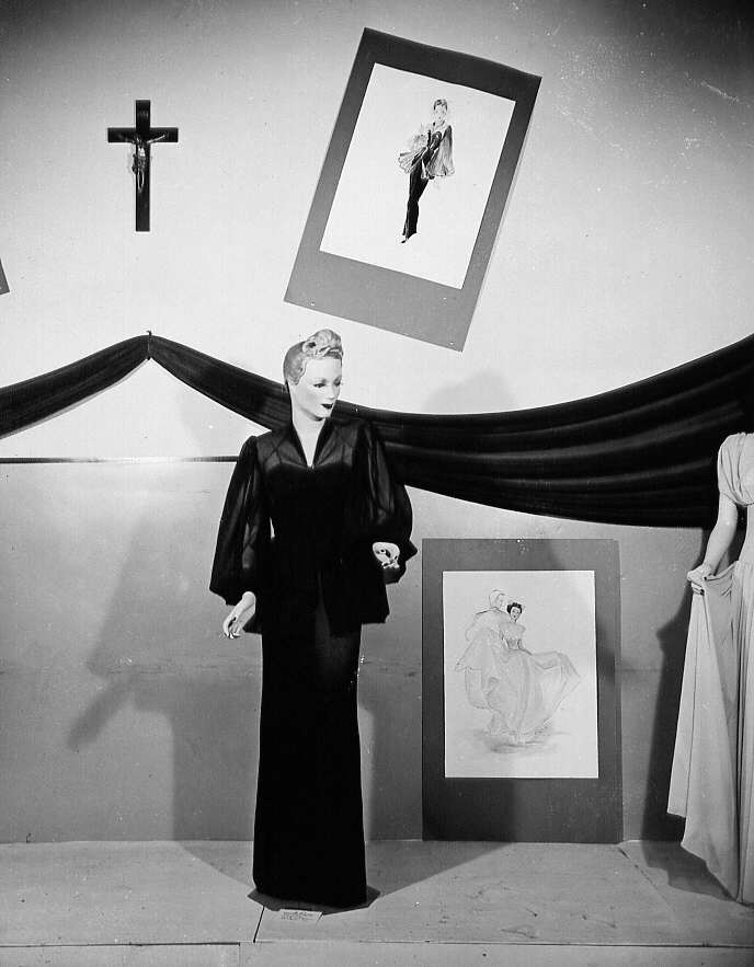 Exposition des travaux des élèves à l'École centrale des Arts et Métiers de Montréal en 1947: Vêtements et dessin de mode 
