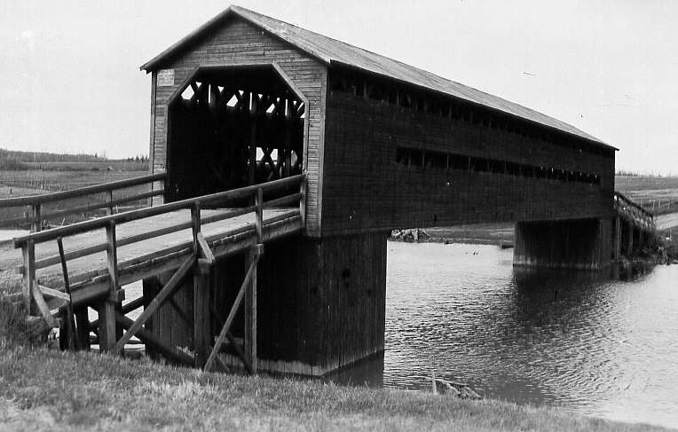 Pont sur la rivière Dagemais dans le Canton de Palmarolle en Abitibi-Ouest en 1947