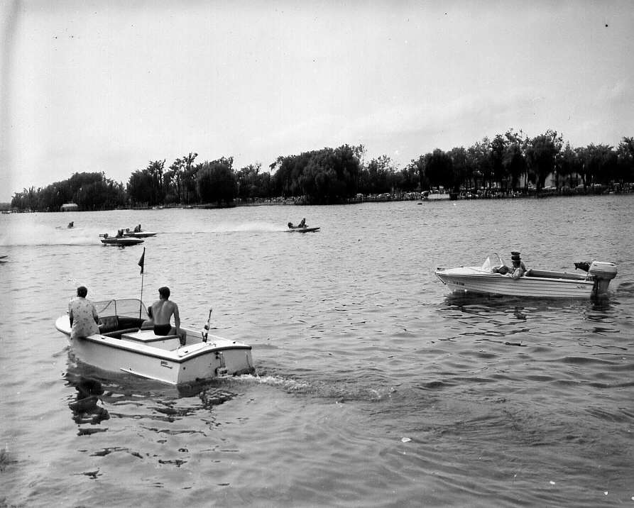 Bateaux de course en action lors des régates de Valleyfield en 1961