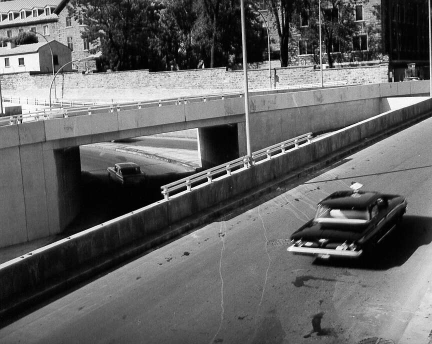 Rond-point sur avenue des Pins et avenue du Parc à Montréal en 1961(3)