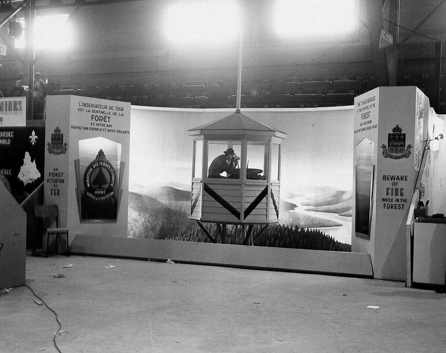 Le stand du ministère des Terres et 
Forêts lors de l'exposition de Rouyn, 1962