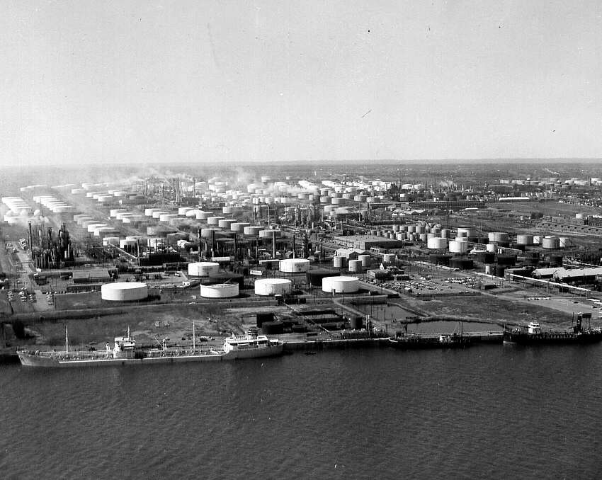 Les raffineries et les bateaux-citernes de Montréal-Est