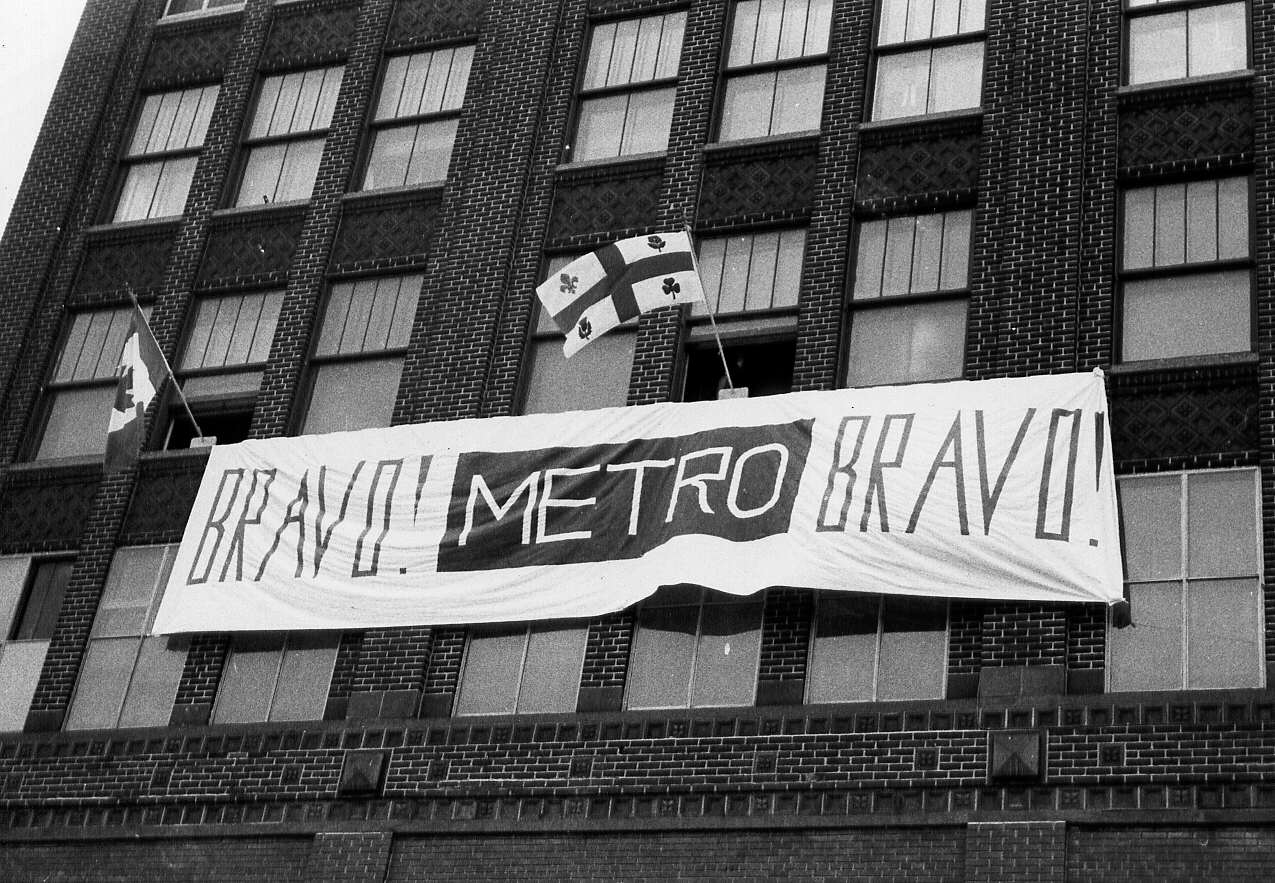 Banderole lors de l'inauguration du métro de Montréal en 1966