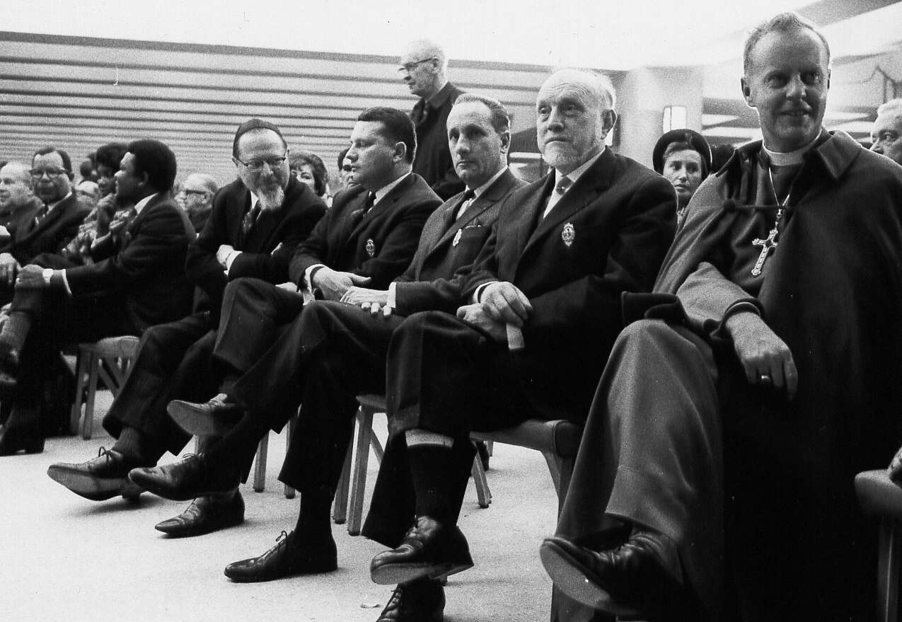 Dignitaires assistant à l'inauguration du métro de Montréal en 1966