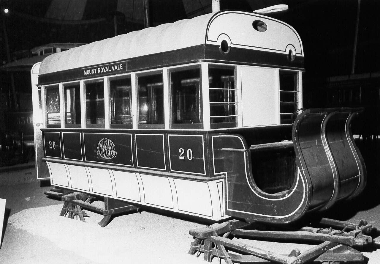 Wagon de tramway en exposition à Montréal en 1966