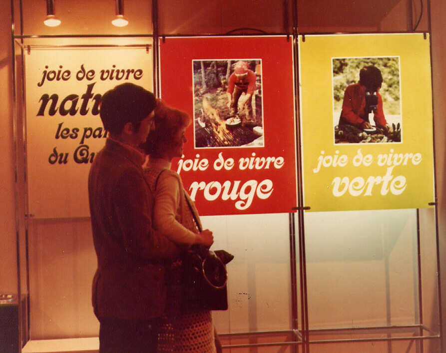 Stand du ministère du Tourisme, de la Chasse et de la Pêche au Salon du camping à la Place Bonaventure à Montréal en 1971