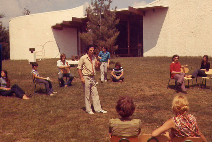 Activités extérieures au camp des Jeunesses musicales du mont Orford en 1971
