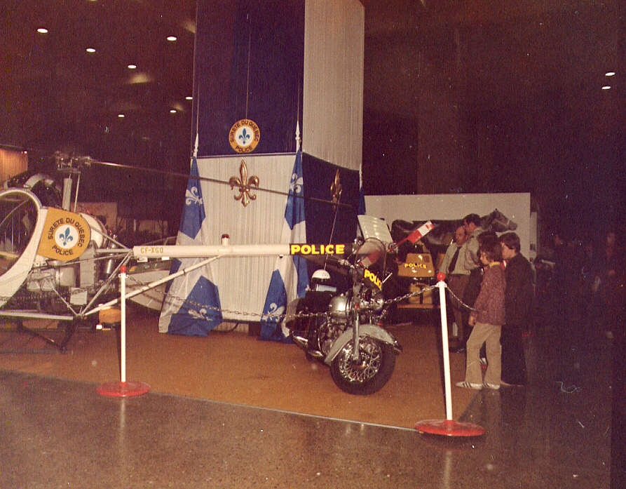 Stand de la Sûreté du Québec au Salon de l'avenir à la Place Bonaventure de Montréal en 1971