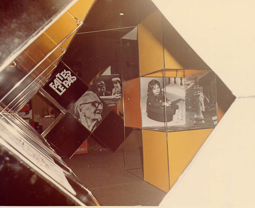 Stand au Salon de l'avenir à la Place Bonaventure de Montréal en 1971