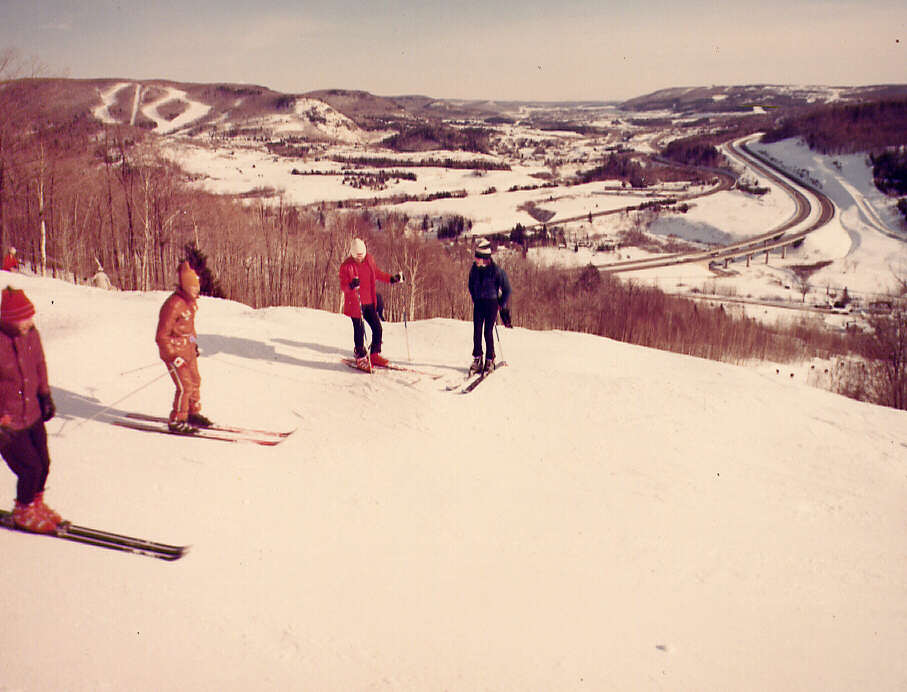 Scènes de ski au mont Gabriel à Montréal, 1973