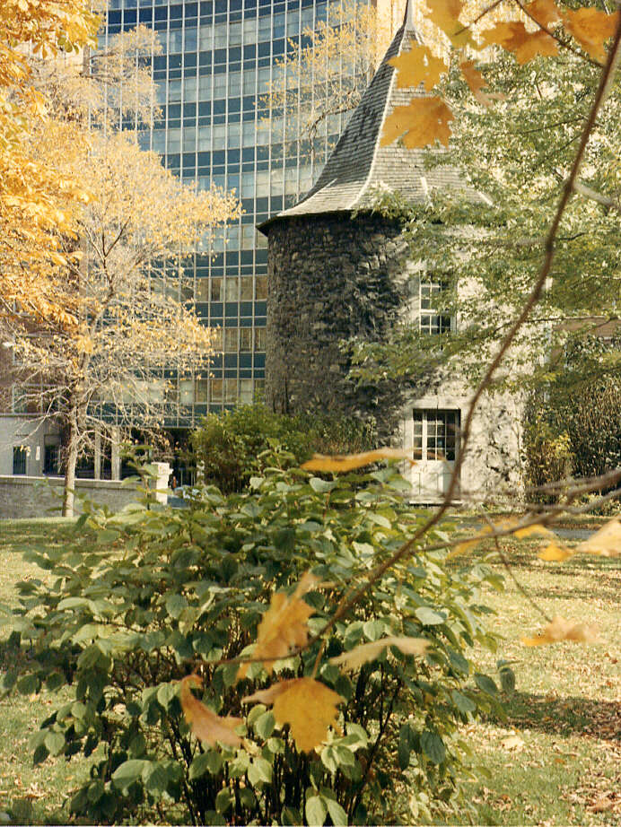 La tour St-Sulpice à Montréal, 1975