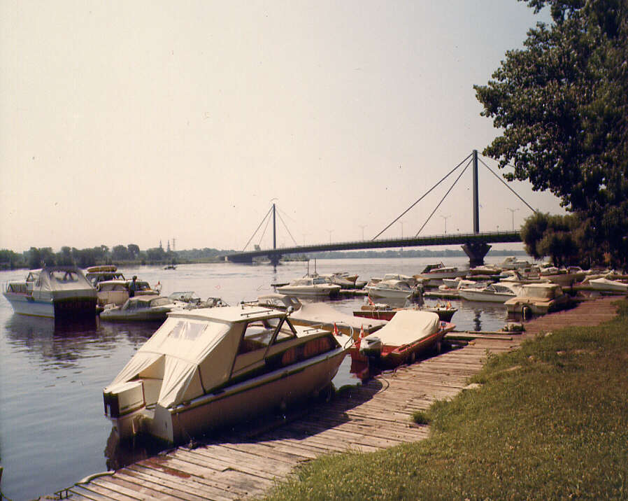 Pont Papineau-Leblanc reliant Laval à Montréal, 1975