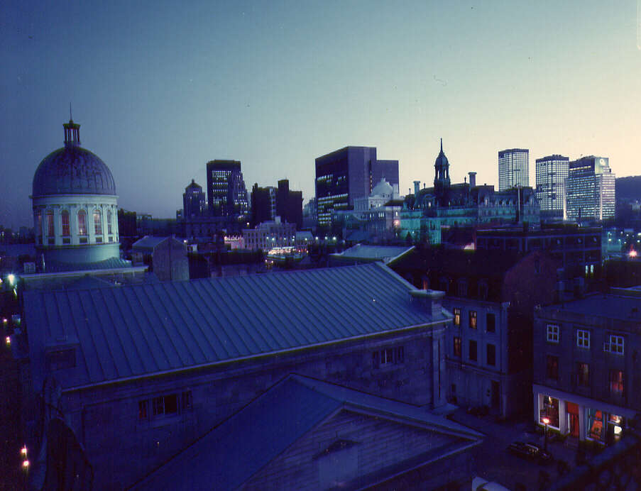 Vue du Vieux-Montréal le soir, 1976