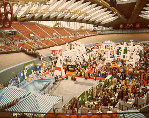 Vue générale du Salon de la femme au Vélodrome olympique, Montréal, 1977
