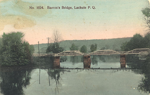 Pont en bois construit en 1839 et portant le nom du premier Écossais arrivé en 1809