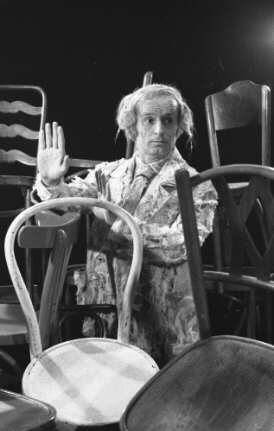 Le comédien Luc Durand dans la pièce «Les chaises» de E. Ionesco, présentée au TNm