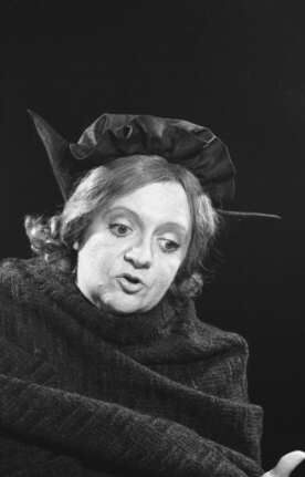 La comédienne Denise Proulx dans la pièce «La cruche cassée» de Henri Kleist, présentée au TNM