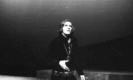 Le comédien Albert Millaire dans la pièce «Hamlet» de W. Shakespeare, présentée au TNM