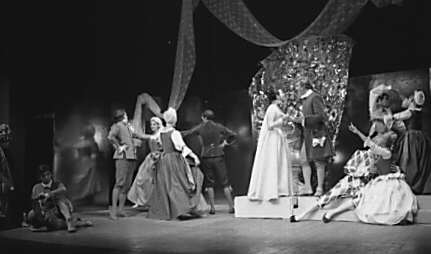 Une scène de la pièce «Heureux stratagème» de Marivaux, présentée au théâtre Le Rideau vert