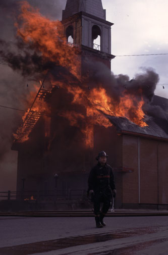 Incendie de l'église Saint-Michel à Rouyn-Noranda dans la région de l'Abitibi-Témiscamingue