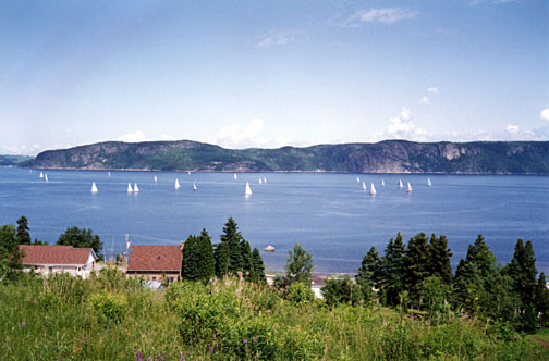 Course de voiliers entre La Baie et Anse-Saint-Jean dans la région du Saguenay-Lac-Saint-Jean