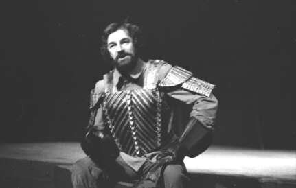 Le comédien et chansonnier Claude Gauthier dans la pièce «Macbeth» de E. Ionesco, présentée au TNM