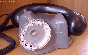 aussi appelé téléphone crapaud, téléphone de 1960
