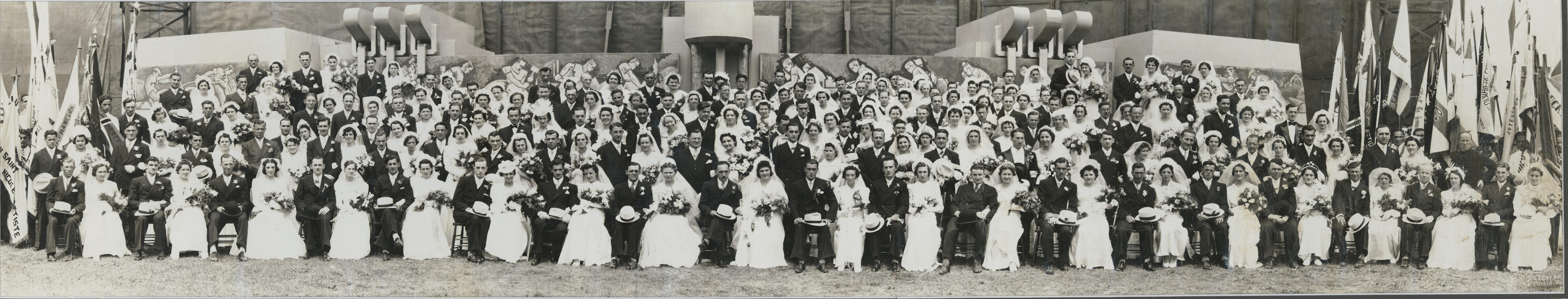 Les 105 couples qui se sont mariés au stade Delorimier, le 23 juillet 1939