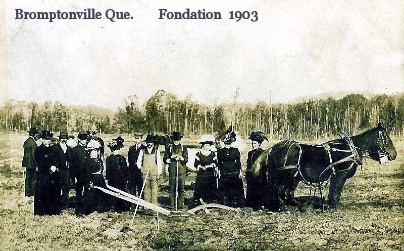 Photo prise lors de la fondation de la ville (carte postale d`origine) 