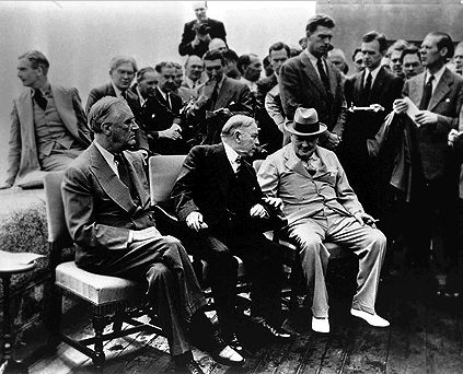 Winston Churchill, Roosevelt et le premier ministre King lors de la conférence de Québec