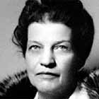 Cairine Reay Mackay Wilson, la première femme à être nommée sénatrice (1930) ainsi que présidente d'un comité sénatorial permanent (1950)
