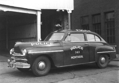 Une voiture de police dans les années 1950
