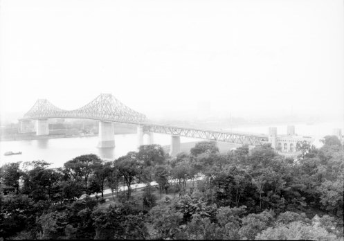 Le pont Jacques-Cartier, inauguré dans les années 1930