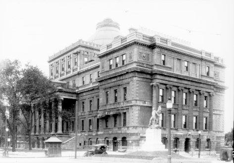 Le Palais de justice de Montréal situé sur la rue Notre-Dame Est