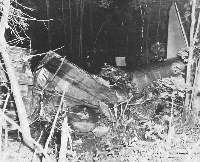 Les restes du DC-3 écrasé à Sault-au-Cochon