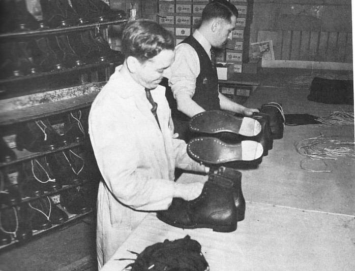 Fabrication de bottes pour les militaires à Montréal