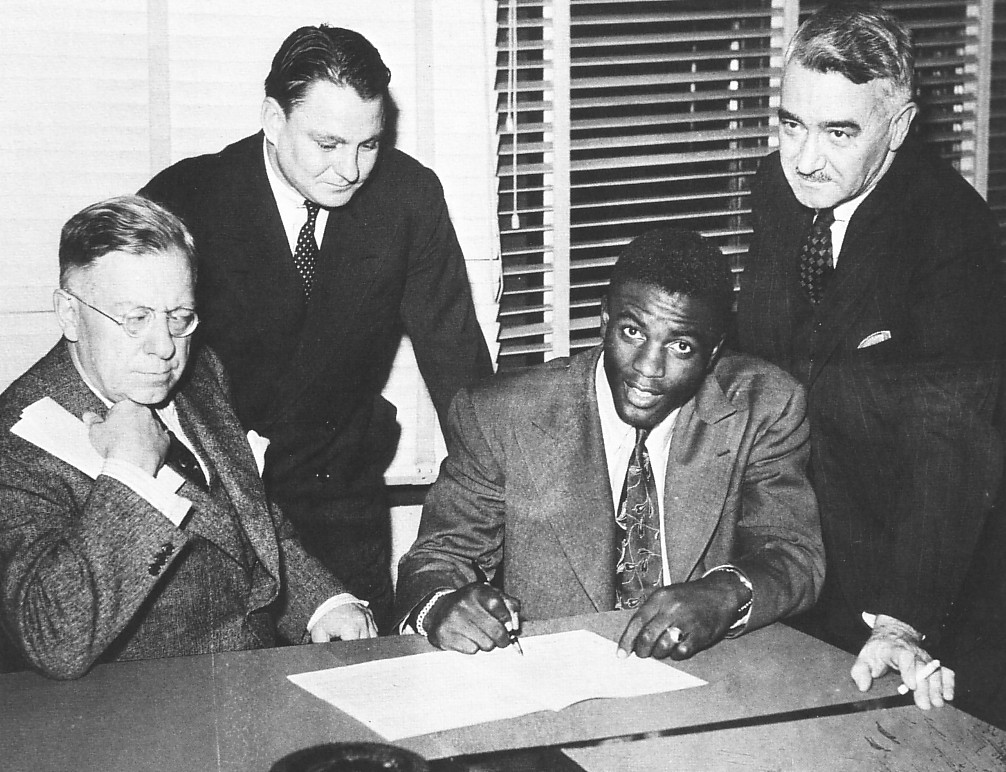 Signature de Jackie Robinson avec les Royaux de Montréal
