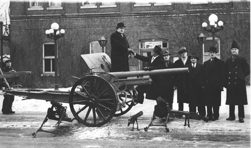 Ce canon, reçu au lendemain de la Première Guerre Mondiale, est utilisé pour fabriquer des armes, lors de la politique de récupération du métal pour l'effort de guerre